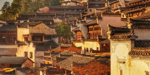 原创 眼前最热门旅游地,当然是江西婺源篁岭,但是人山人海有啥意思?1