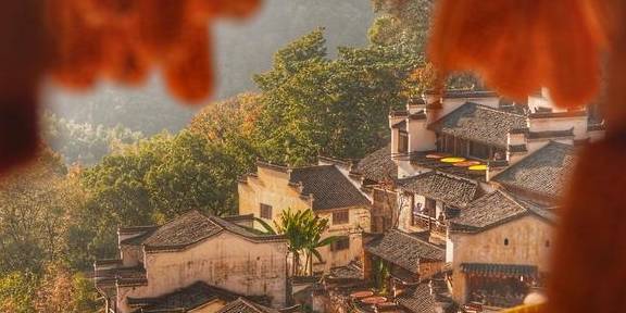 原创 眼前最热门旅游地,当然是江西婺源篁岭,但是人山人海有啥意思?5