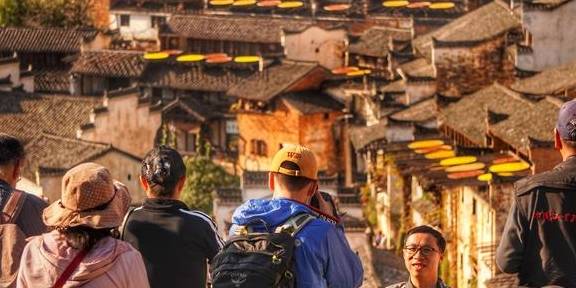原创 眼前最热门旅游地,当然是江西婺源篁岭,但是人山人海有啥意思?11