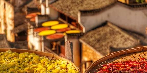 原创 眼前最热门旅游地,当然是江西婺源篁岭,但是人山人海有啥意思?12