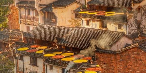 原创 眼前最热门旅游地,当然是江西婺源篁岭,但是人山人海有啥意思?8