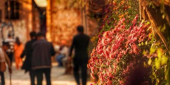 原创 眼前最热门旅游地,当然是江西婺源篁岭,但是人山人海有啥意思?9