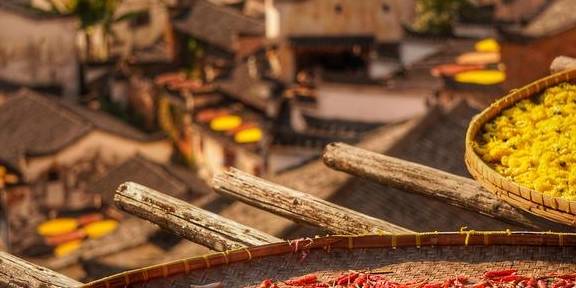 原创 眼前最热门旅游地,当然是江西婺源篁岭,但是人山人海有啥意思?10