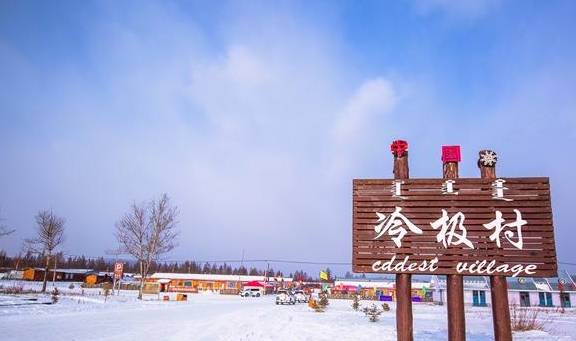 原创 奇观!英国八哥鸟群“通灵性”预热圣诞,天空飞舞变成巨大圣诞袜1