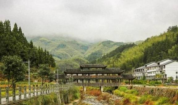 原创 周小柚坐车6小时只为解锁这个大山里的“五古”小村，真的太美了6