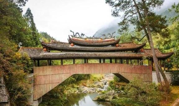 原创 周小柚坐车6小时只为解锁这个大山里的“五古”小村，真的太美了7