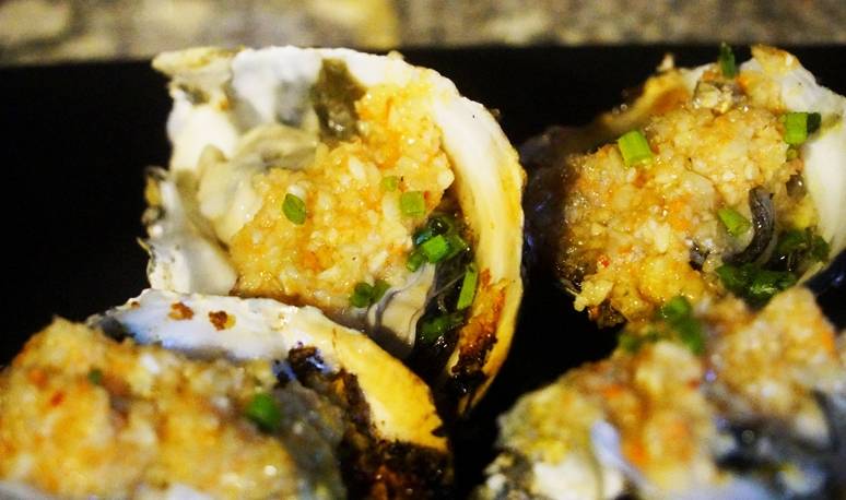 原创 三亚旅行你会去吃烧烤吗？啤酒、海鲜、音乐，这样的夜晚才放松7