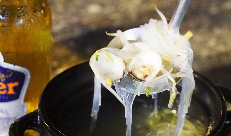 原创 三亚旅行你会去吃烧烤吗？啤酒、海鲜、音乐，这样的夜晚才放松8