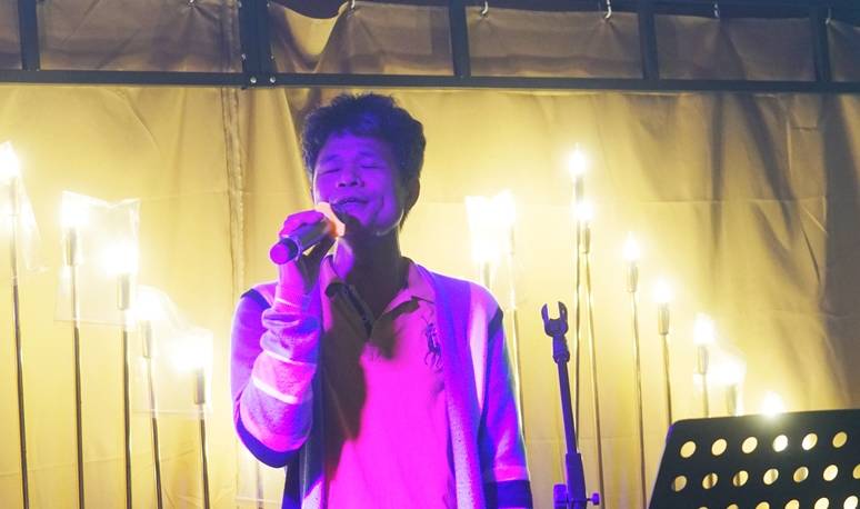 原创 三亚旅行你会去吃烧烤吗？啤酒、海鲜、音乐，这样的夜晚才放松9