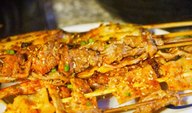 原创 三亚旅行你会去吃烧烤吗？啤酒、海鲜、音乐，这样的夜晚才放松13