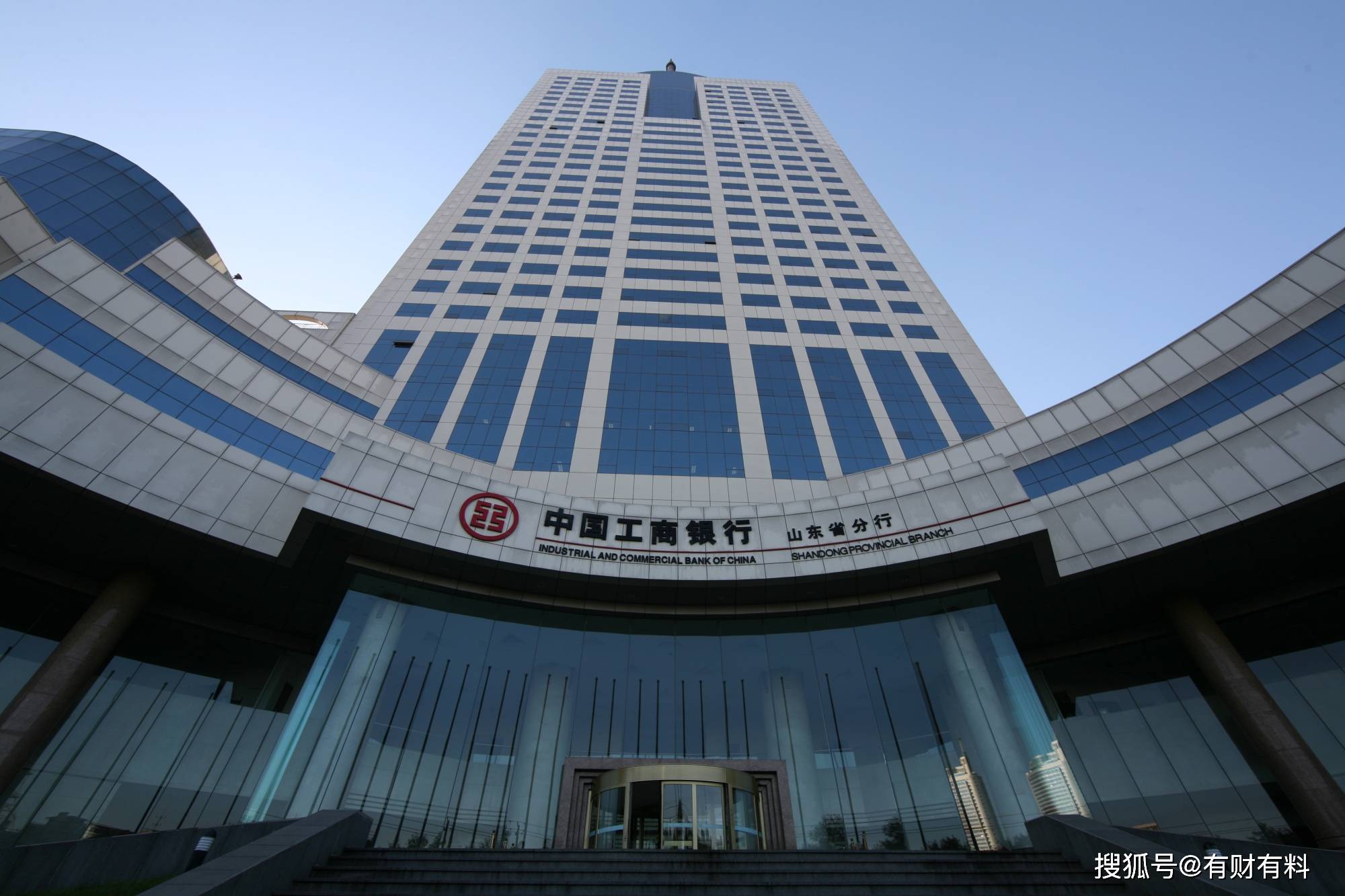 原创 把一个亿存入银行,光靠利息过日子,可以享受到什么样的生活呢?2