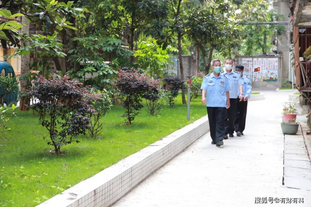 原创 保安每月工资2000元,为何鲜有人选择辞职?背后原因很少人懂6