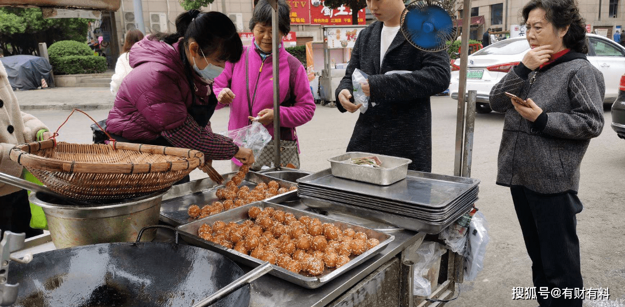 原创 “新型穷人”已出现？有房有车生活却“潦倒”，还不如街边摊贩？6