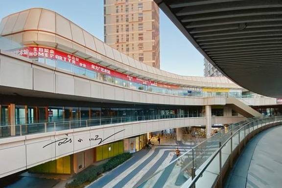 原创 上海郊区这个商场好“奇怪”,冰火两重天,一半热闹,另一半冷清6