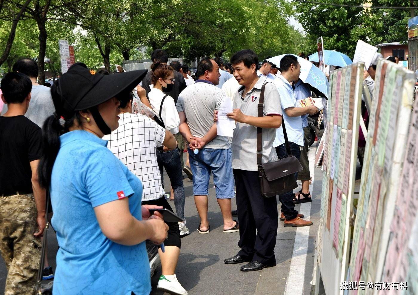 原创 三大行业陷入“用工难”?为何月薪上万,也没有年轻人愿意干?1