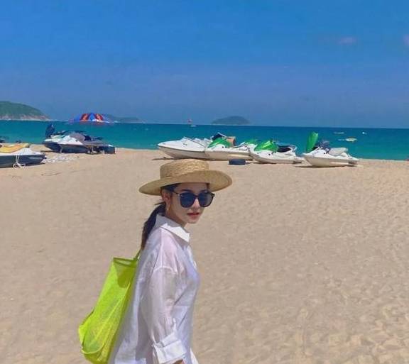 原创 刘雯最新海滩大片美出天际，看完这篇，你也能get同款16