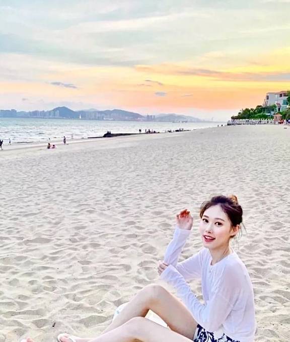 原创 刘雯最新海滩大片美出天际，看完这篇，你也能get同款20