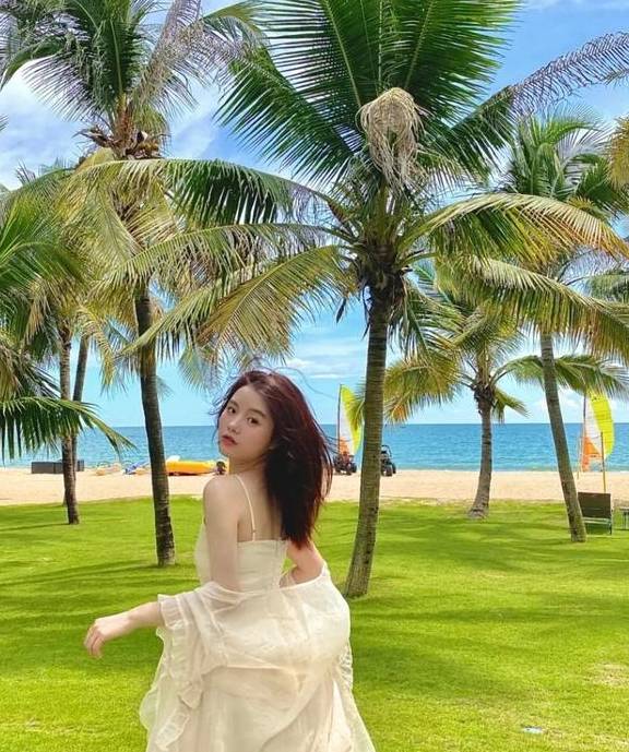 原创 刘雯最新海滩大片美出天际，看完这篇，你也能get同款30