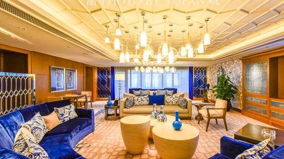 原创 澳门2万多一晚的酒店有多壕?面积超250平,洗漱用品用爱马仕2