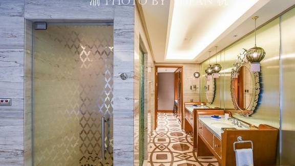 原创 澳门2万多一晚的酒店有多壕?面积超250平,洗漱用品用爱马仕10