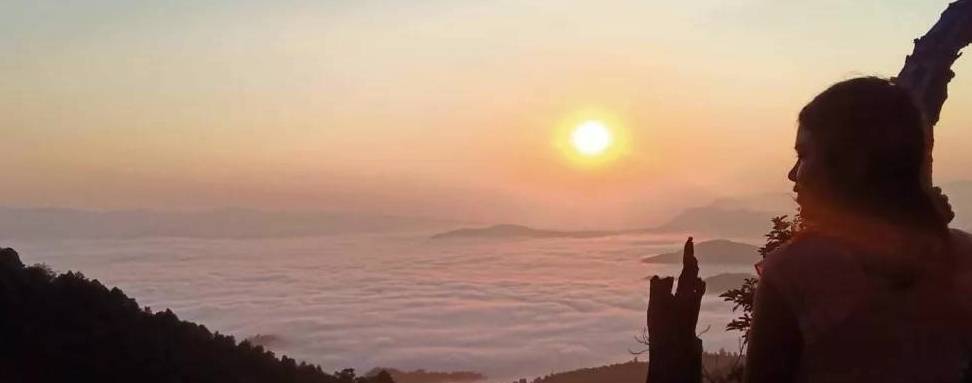 原创 高空中荡秋千，躺着看日出！缅北这座空灵仙山要到看不容易5