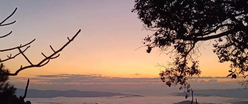 原创 高空中荡秋千，躺着看日出！缅北这座空灵仙山要到看不容易9