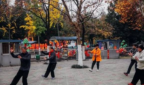 原创 如果冬天有颜色,那一定在杏花公园33