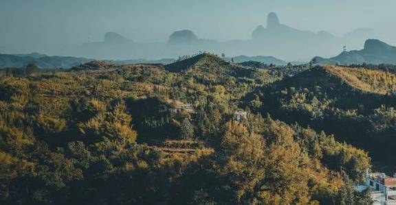 原创 韶关丹霞山附近最美的民宿,全景落地玻璃房,赏山景,看日落,美2