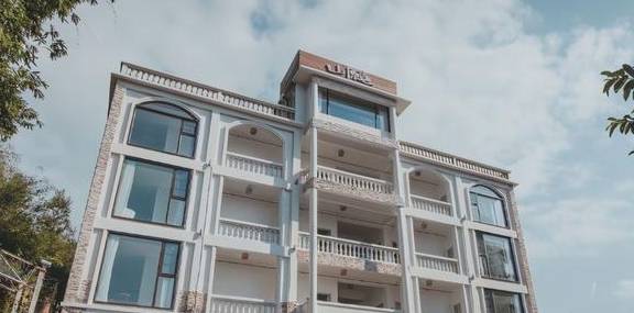 原创 韶关丹霞山附近最美的民宿,全景落地玻璃房,赏山景,看日落,美3