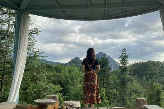 原创 韶关丹霞山附近最美的民宿,全景落地玻璃房,赏山景,看日落,美4