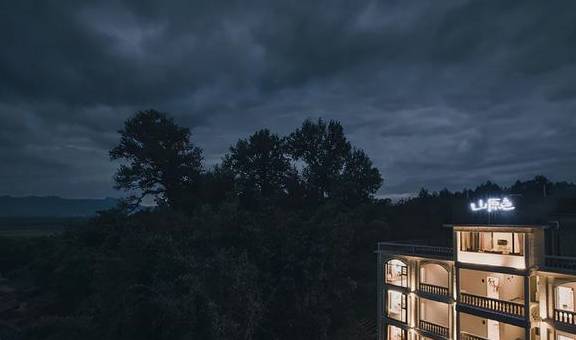 原创 韶关丹霞山附近最美的民宿,全景落地玻璃房,赏山景,看日落,美6