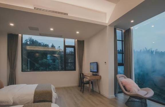 原创 韶关丹霞山附近最美的民宿,全景落地玻璃房,赏山景,看日落,美7