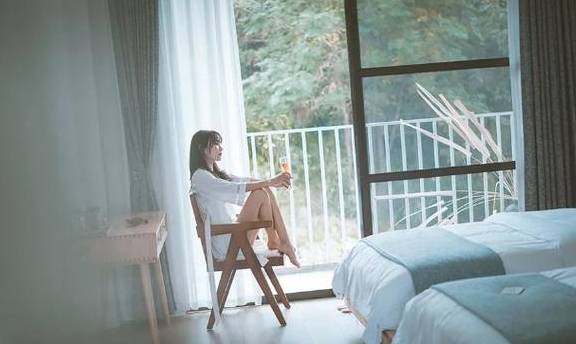 原创 韶关丹霞山附近最美的民宿,全景落地玻璃房,赏山景,看日落,美12