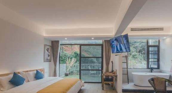 原创 韶关丹霞山附近最美的民宿,全景落地玻璃房,赏山景,看日落,美13