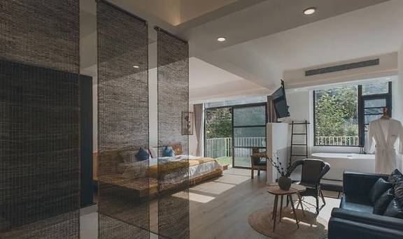 原创 韶关丹霞山附近最美的民宿,全景落地玻璃房,赏山景,看日落,美15