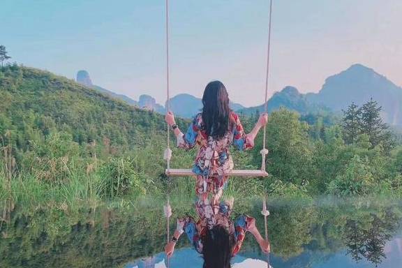 原创 韶关丹霞山附近最美的民宿,全景落地玻璃房,赏山景,看日落,美23