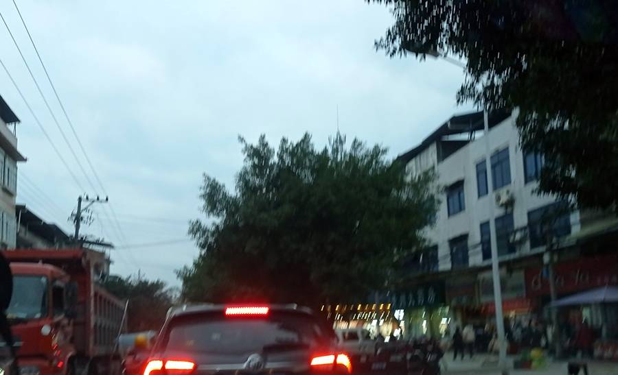 原创 开州临江镇大兴街的“堵”，该如何治？1