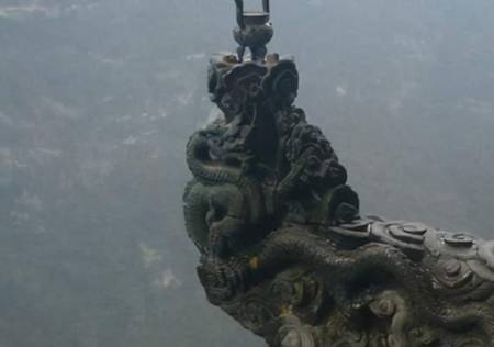 原创 武当山上的“夺命”香炉:为点一束香,百年来掉下悬崖者不计其数3