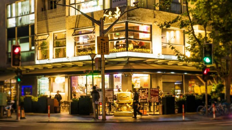 这里文旅消费的霓虹灯特别绚丽1