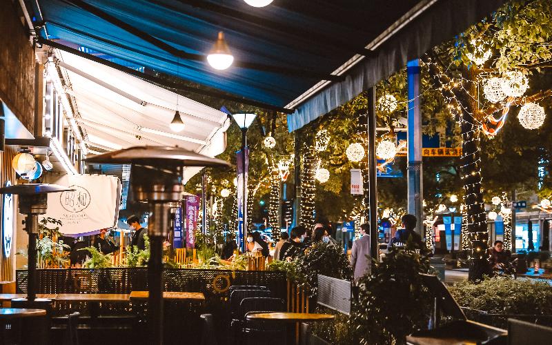 这里文旅消费的霓虹灯特别绚丽3