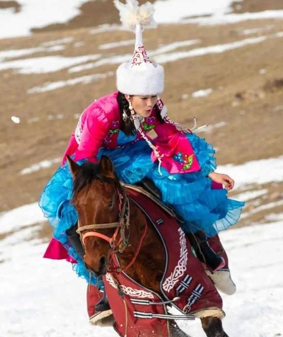 原创 女县长策马奔腾的伊犁有多美?让可可托海的男人等得心碎48