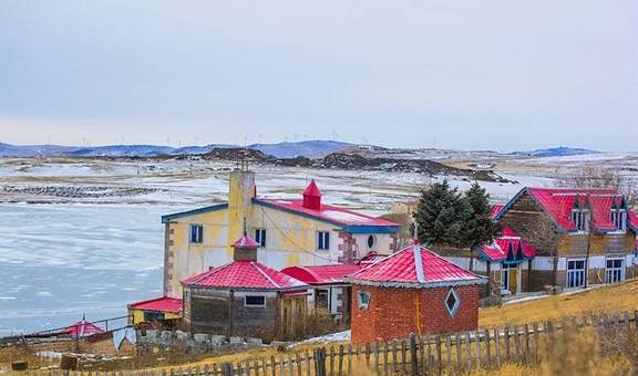 内蒙古满洲里有一座湿地公园,是额尔古纳河的源头,冬季晶莹剔透5