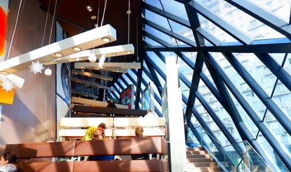 原创 见过这样的麦当劳吗?世界最美,完全就是一个艺术馆!5