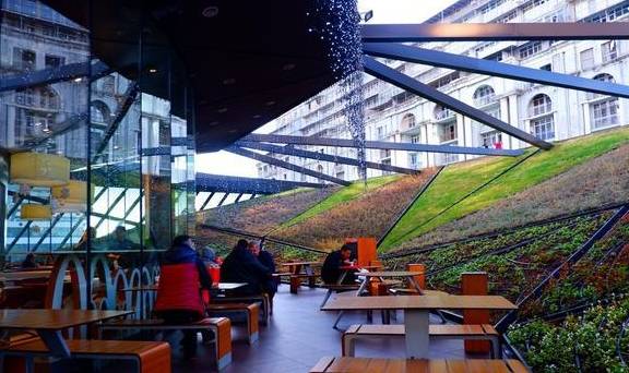 原创 见过这样的麦当劳吗?世界最美,完全就是一个艺术馆!7