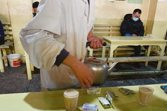 原创 拉萨“最著名”的甜茶馆,一元钱一杯,还只收现金,游客都来打卡5