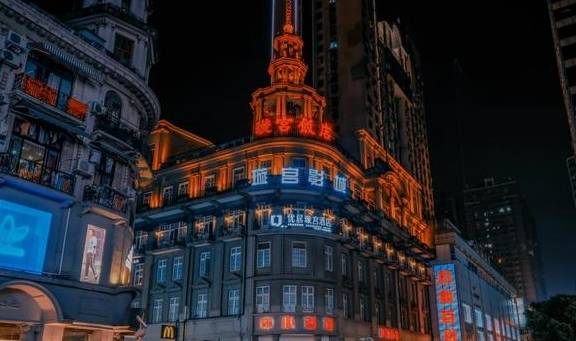 原创 武汉一条步行街被誉为国内第一街:已有百年历史,人流量极大2