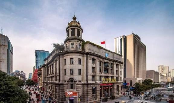 原创 武汉一条步行街被誉为国内第一街:已有百年历史,人流量极大3