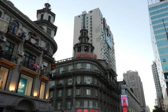 原创 武汉一条步行街被誉为国内第一街:已有百年历史,人流量极大5