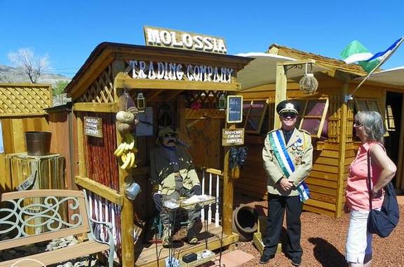 原创 美国沙漠中的国中国:全国仅0.44平方公里,总统给你当导游3