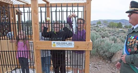 原创 美国沙漠中的国中国:全国仅0.44平方公里,总统给你当导游6